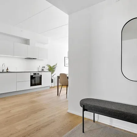 Spacious Waterfront With Marina And Sea View Århus