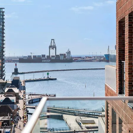 Spacious Waterfront With Marina And Sea View 公寓