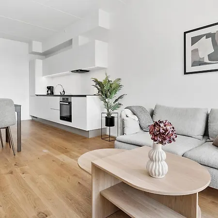 Spacious Waterfront With Marina And Sea View Århus