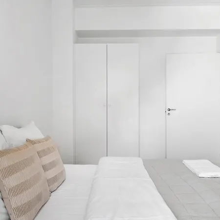 Spacious Waterfront With Marina And Sea View