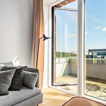 Spacious Waterfront With Marina And Sea View